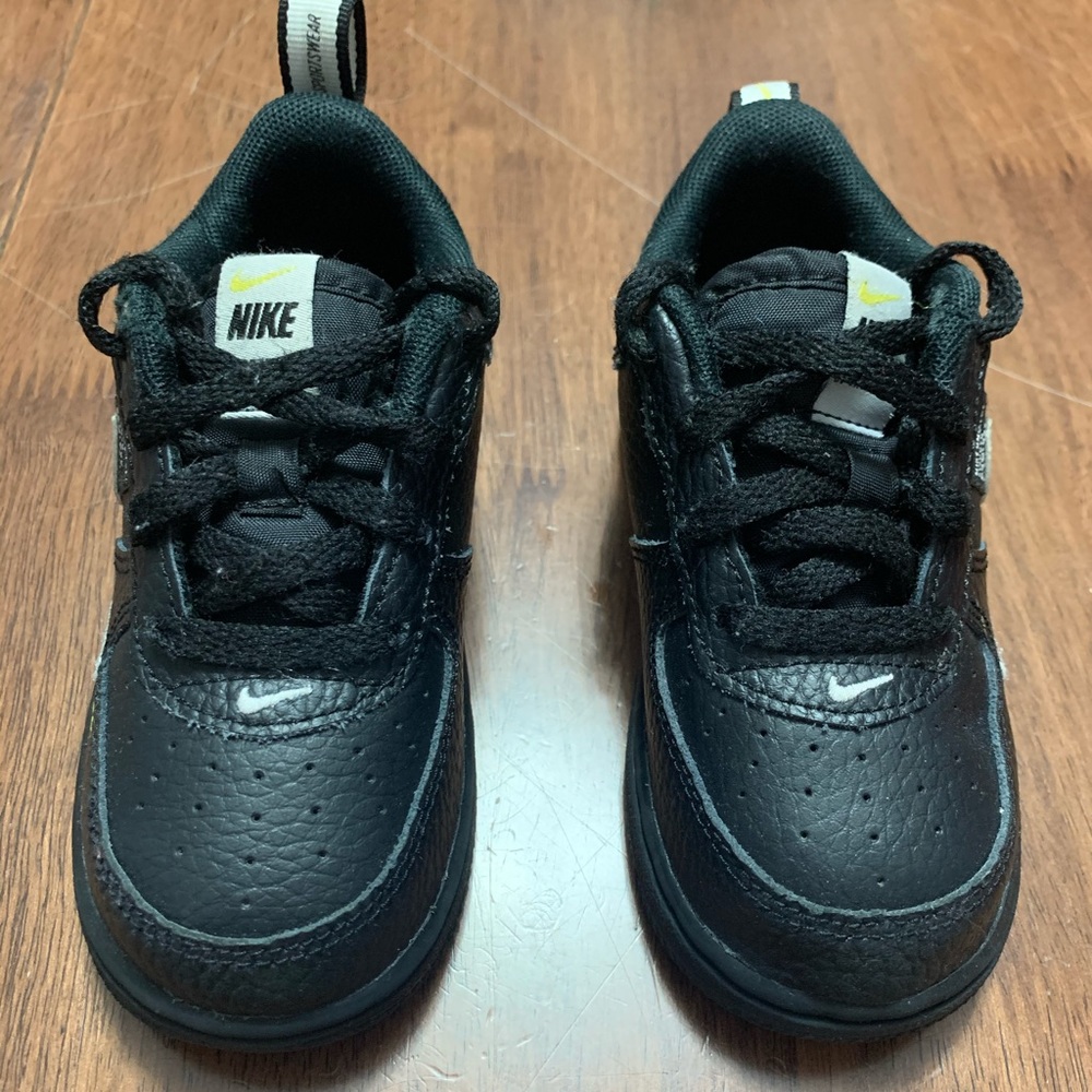 Air Forces - Picture 3 of 4